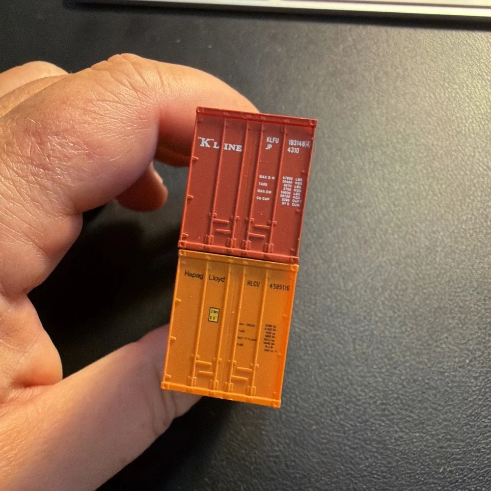 N Scale TTX DTTX Intermodel Well Car With Two Cargo Containers